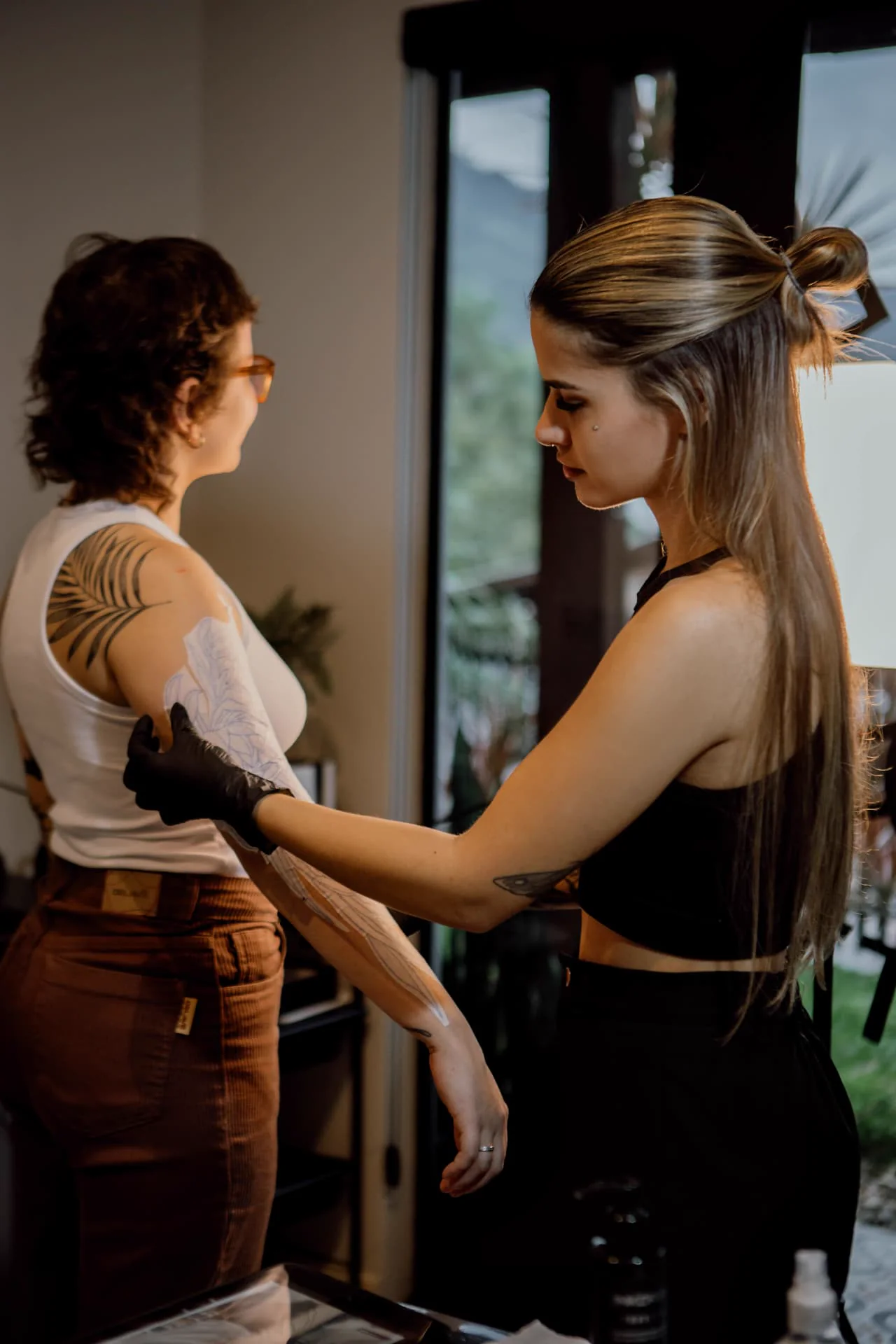 Julia, tatuadora da Brigida Ink Tattoo